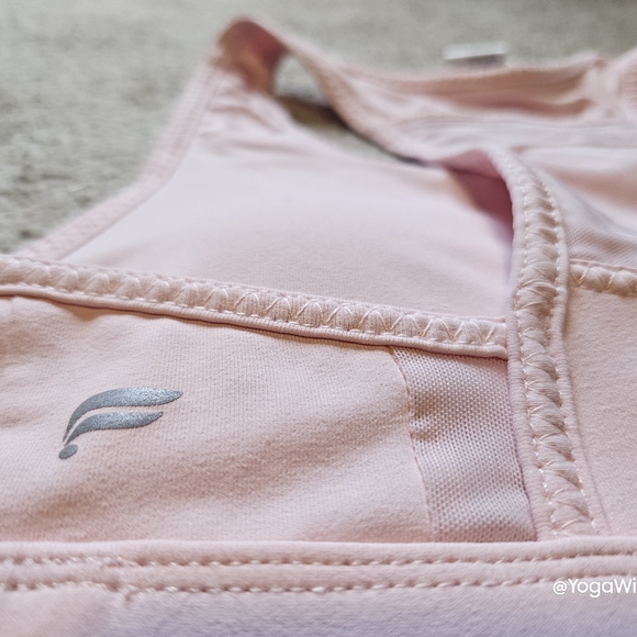 Fabletics On The Go sports bra with back pocket medium impact baby pink - Picture 8 of 10